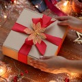 person-wrapping-christmas-present kopia.jpg